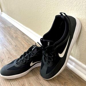 Nike Men's SB Nyjah Free 2.0 Sneaker
Size 13